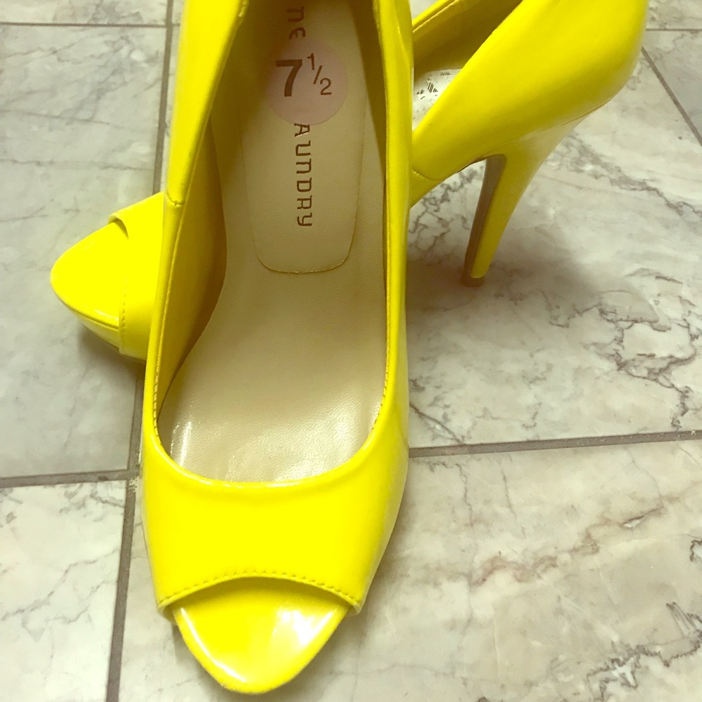 Chinese Laundry 7.5 heels worn once brand new